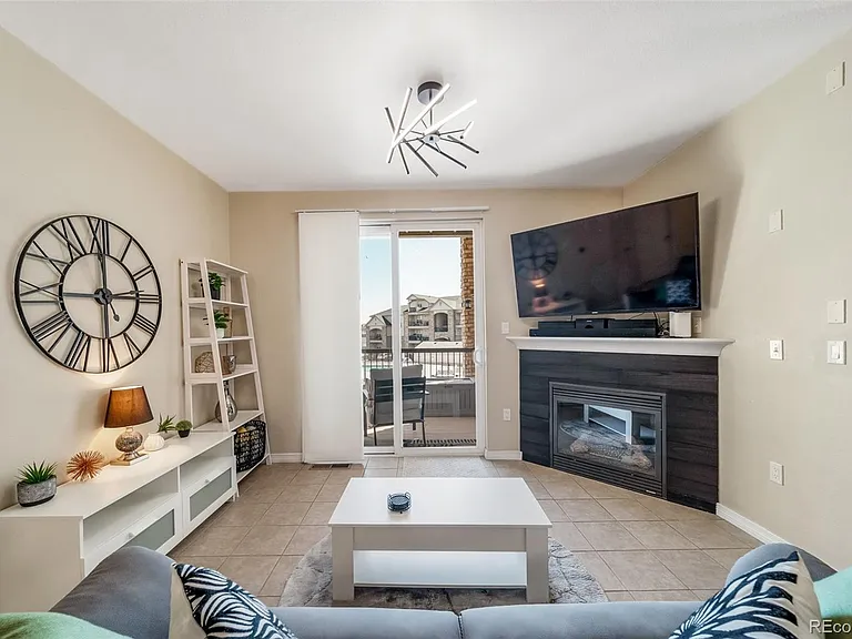 7292 S Blackhawk St #203 — Photo 6