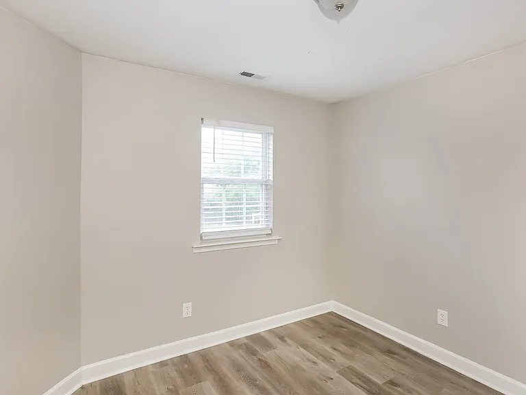 735 Continental Dr — Photo 12