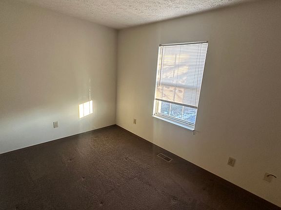 3rd image of 2335 S Worthington Ln