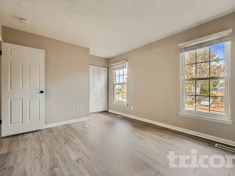 9432 Seven Courts Dr — Photo 9