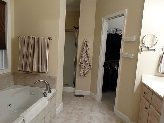 5th image of 1066 River Bend Dr