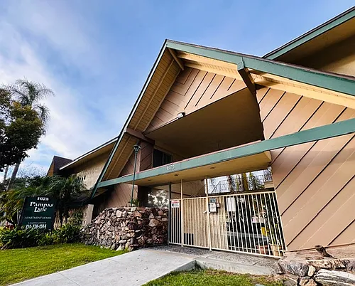 Pampas Lane Apartments Photo 1