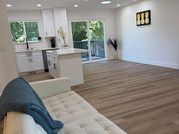 5th image of 8287 S Valencia Cir