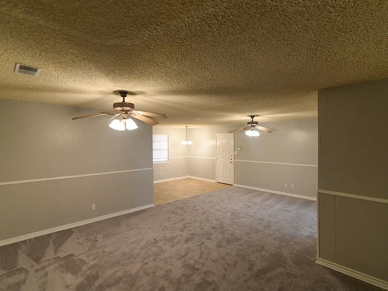 614 N Young Blvd — Photo 12