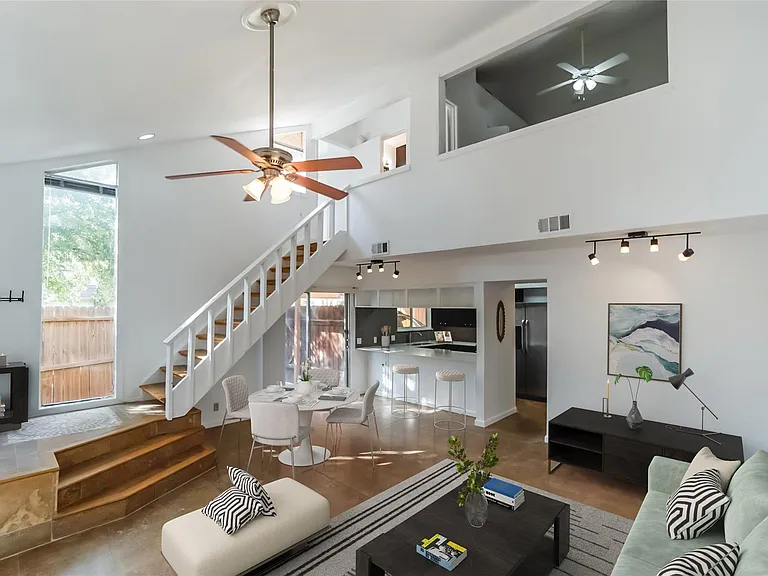 1122 Hollow Creek Dr #1 — Photo 2