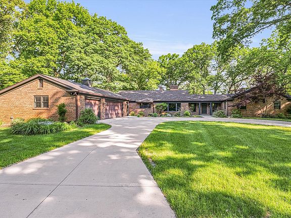 4th image of 1401 River Oaks Dr