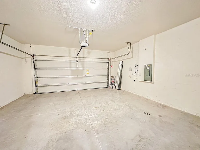 9409 Baraboo Way — Photo 22