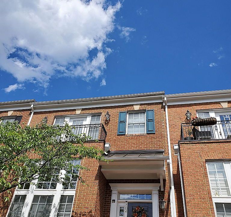 1st image of 704 Vestal St #704