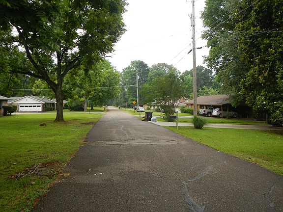 5th image of 411 Moses St