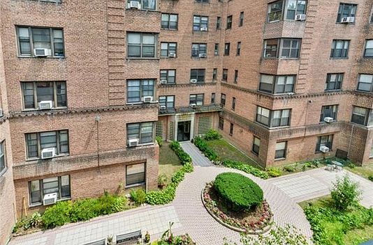 4th image of 55 Ehrbar Ave #3P