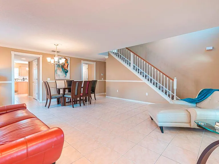 512 Blake Ave — Photo 4