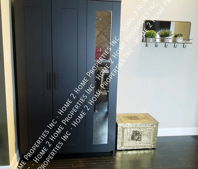 1154 Wyandotte St W #1 — Photo 1