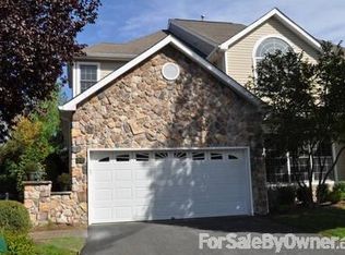 36 Pebble Beach Dr, Livingston, NJ 07039