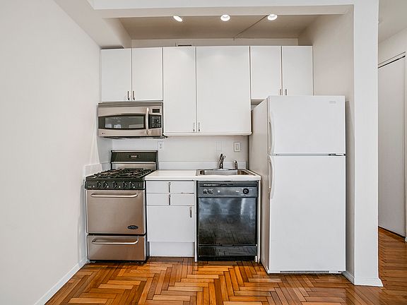 5th image of 301 W 57th St APT 14G
