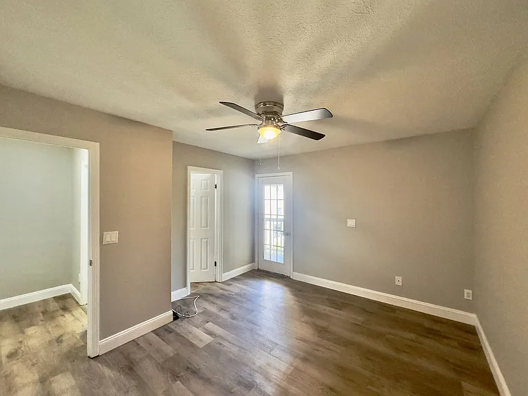 138 Bonnie Ln — Photo 12