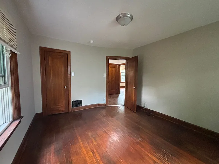 516 Wrexham Ave — Photo 13