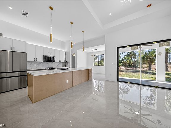 4th image of 5027 Gunn Cir