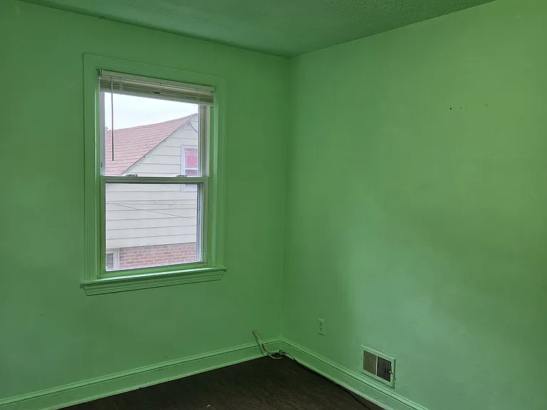 4810 68th Ave — Photo 3