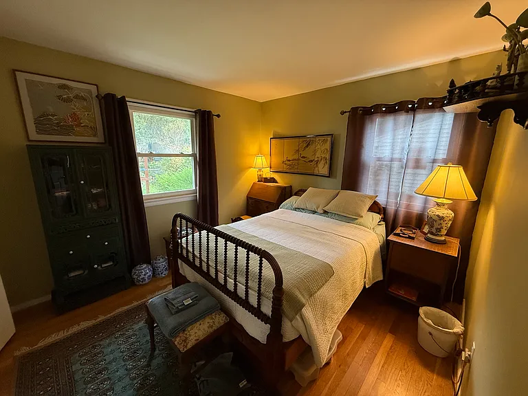 Guest bedroom