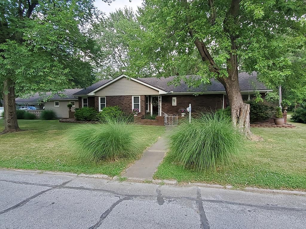 610 N Ozark St, Girard, KS 66743 Zillow