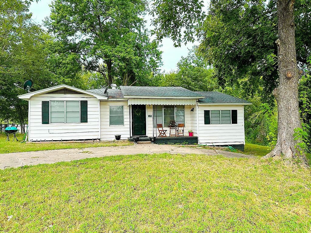 378 Oak St, Waldron, AR 72958 Zillow