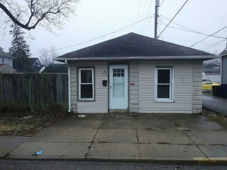 1st image of 719 Cherry St