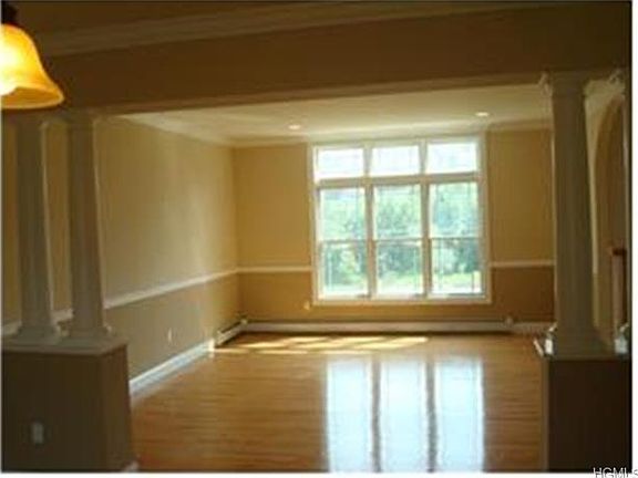 3rd image of 8 Custer Ct