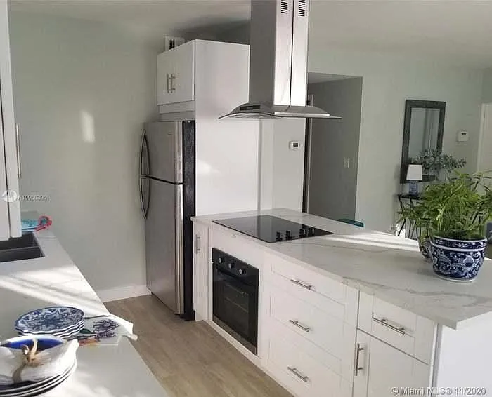 2 bed, 830 sqft, $3,200 — Photo 3
