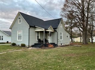 101 W South 3rd St, Strasburg, IL 62465