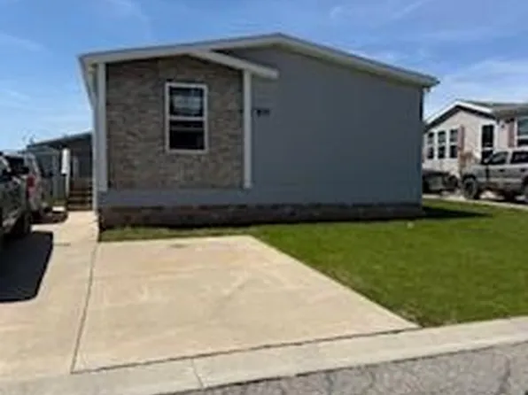 9885 Bellcrest Blvd, Fenton, MI 48430