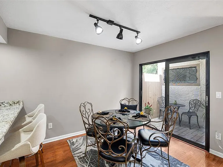 11520 Galleria Dr — Photo 9