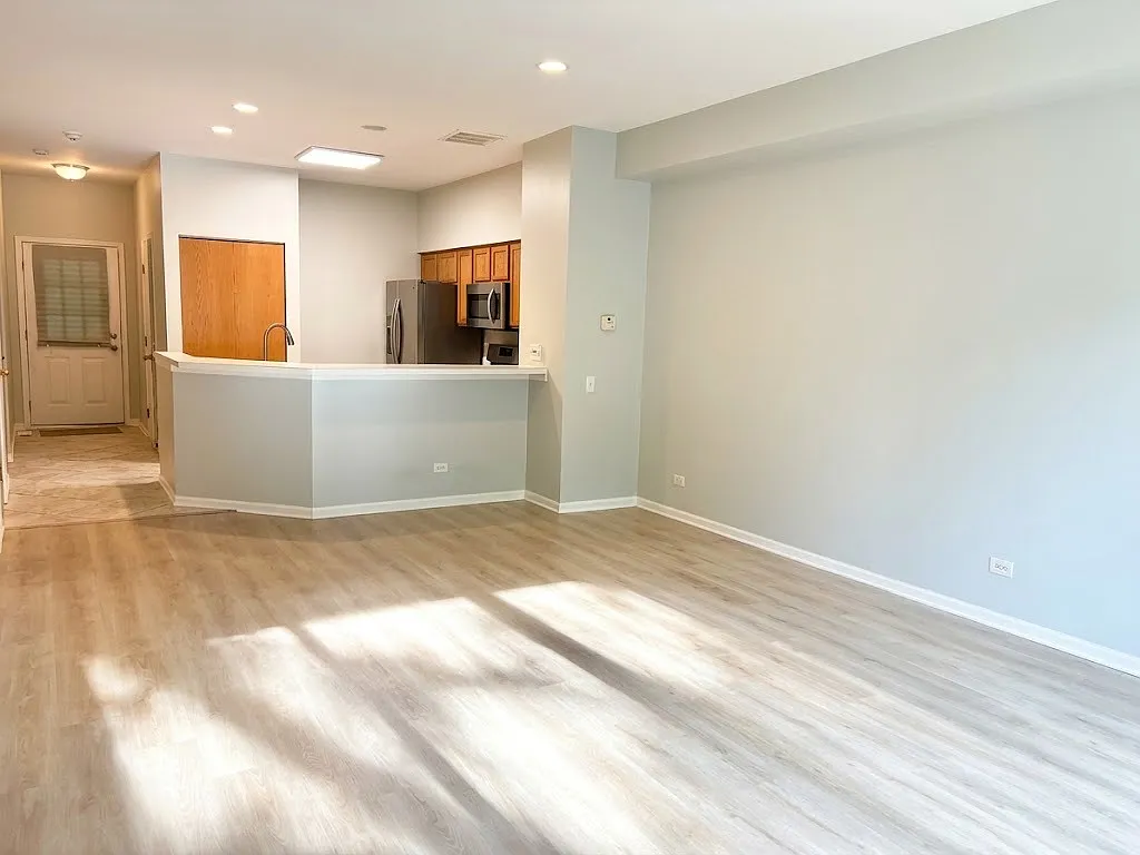 2 bed, 2.5 bath, 1384 sqft, $2,500 — Photo 4