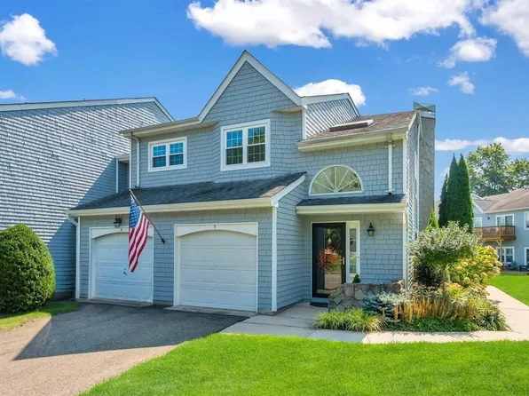 5 Lakebridge Drive #5, Kings Park, NY 11754