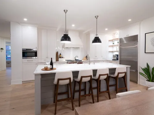 75 Holly Dr, Pt Moody, BC V3H 5M5