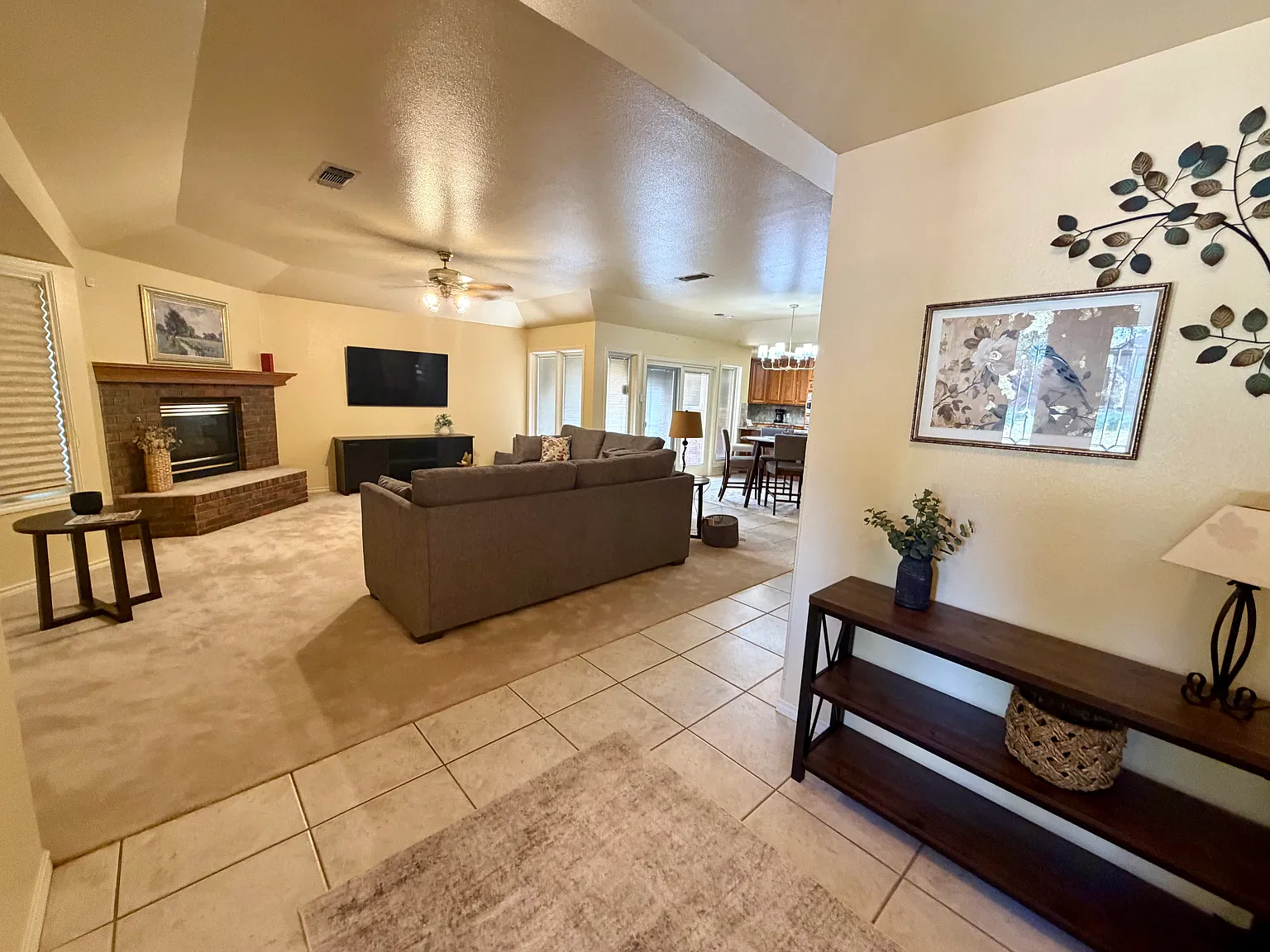 3 bed, 2.5 bath, 2507 sqft, $5,000 — Photo 2