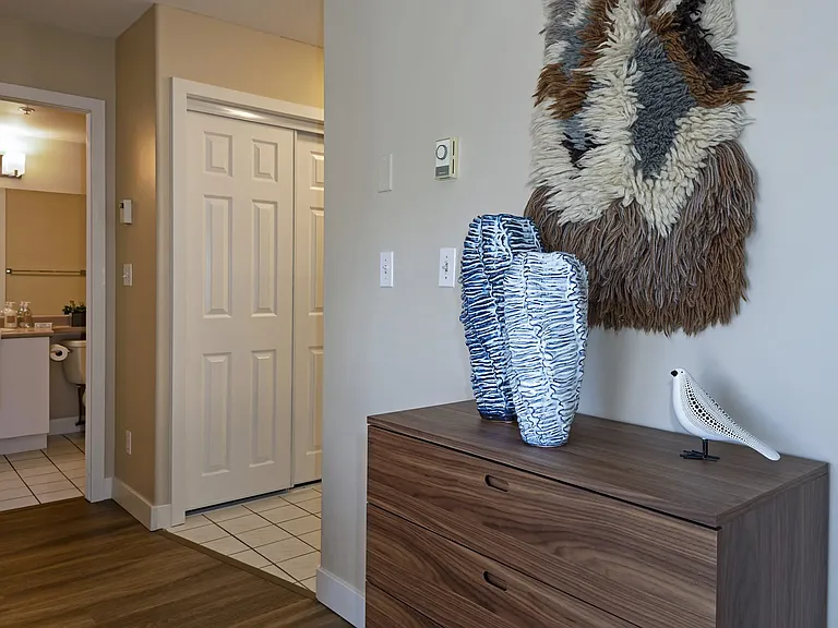 559 Nicola St — Photo 15