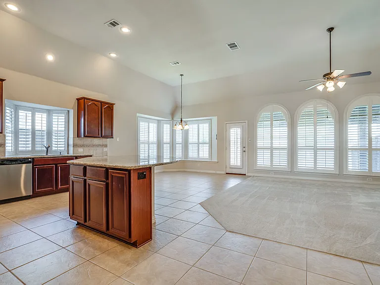 7747 Ivanhoe Dr — Photo 13
