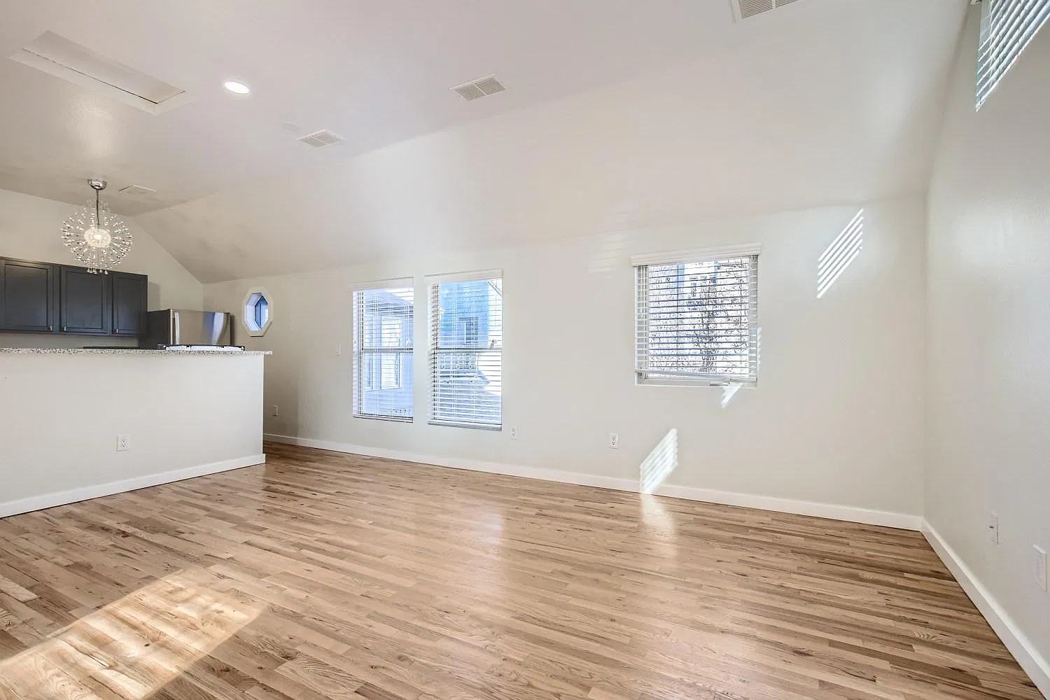 Studio, 649 sqft, $1,750 — Photo 4