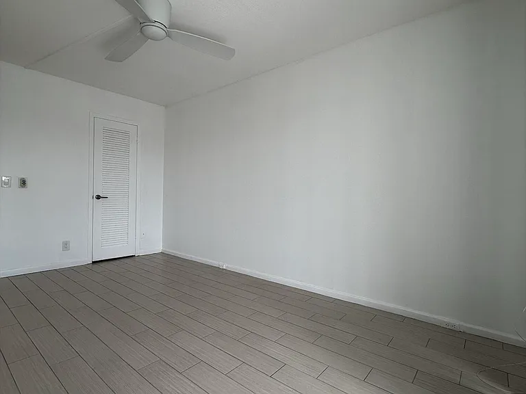4085 Cornwall E — Photo 10