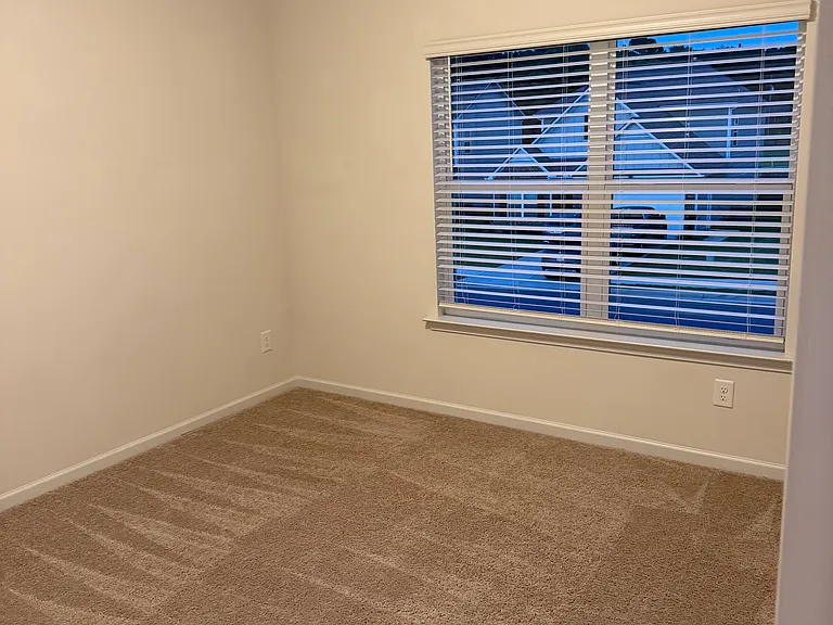 406 Larry Ln — Photo 32