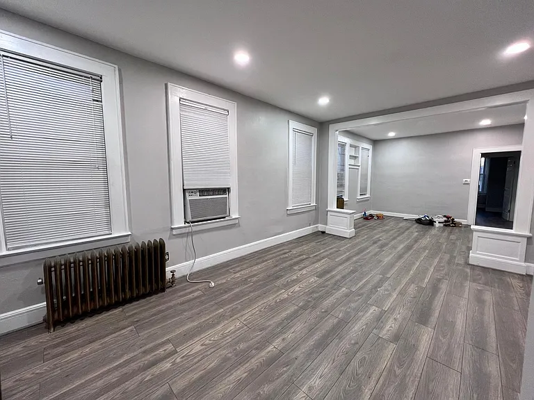 living room/dining combo