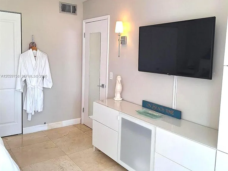 2201 S Ocean Dr #2001 — Photo 16