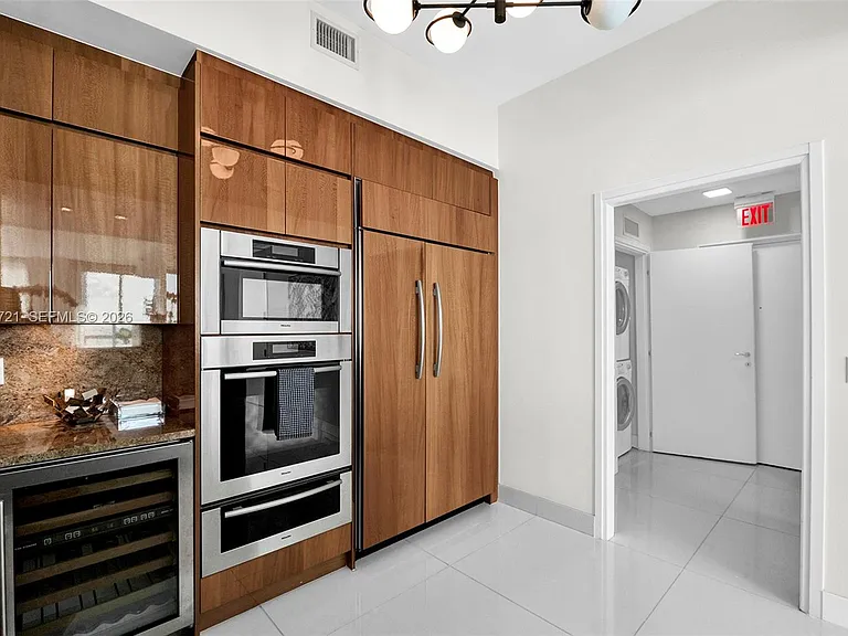 50 S Pointe Dr #2702 — Photo 24