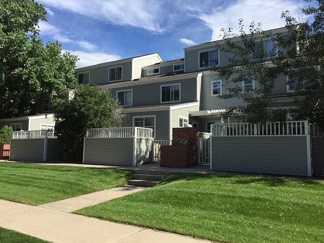 Front area of the condo complex with lawn