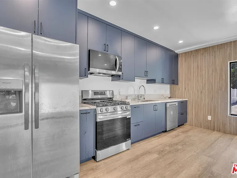 14121 Califa St — Photo 19