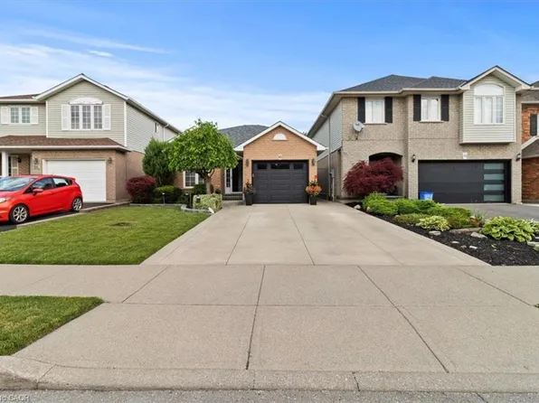 40 Bridgette Dr, Hamilton, ON L9A 5J8