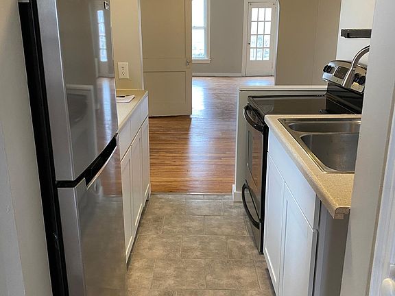 4th image of 4911 Davenport St APT 6