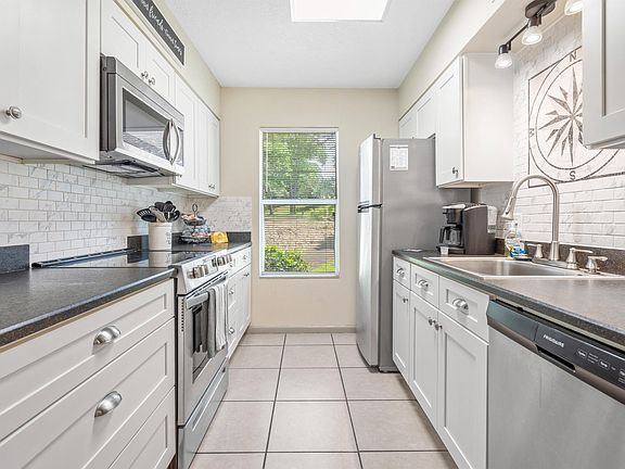 3rd image of 168 Cordero Ln