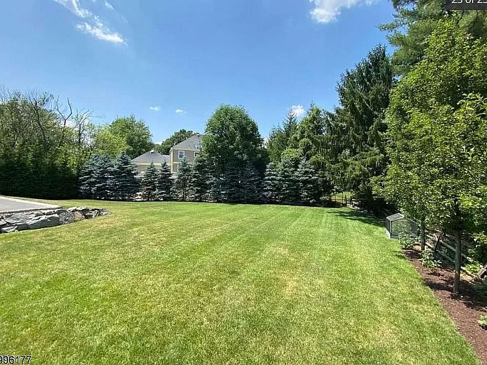 1st image of 390 Hartshorn Dr