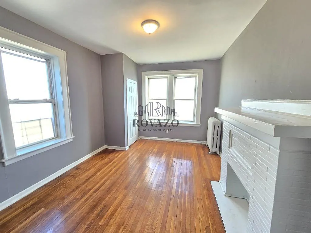 Building Photo - 220 Roseville Ave #402